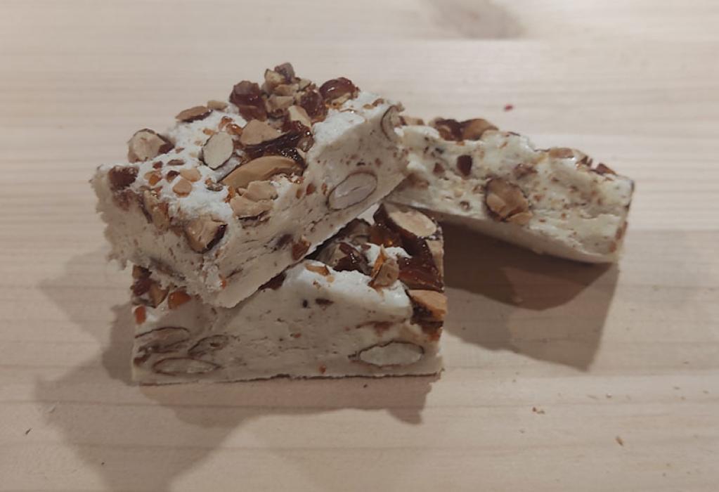 Nougat tendre à la coupe amandes caramel