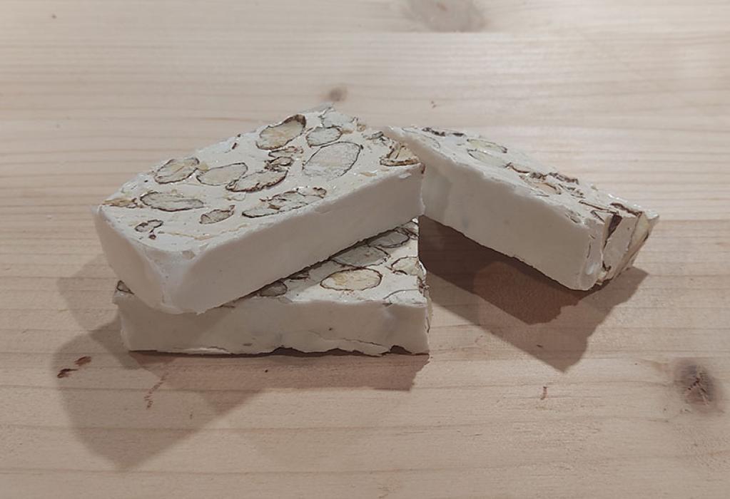 nougat dure aux amandes